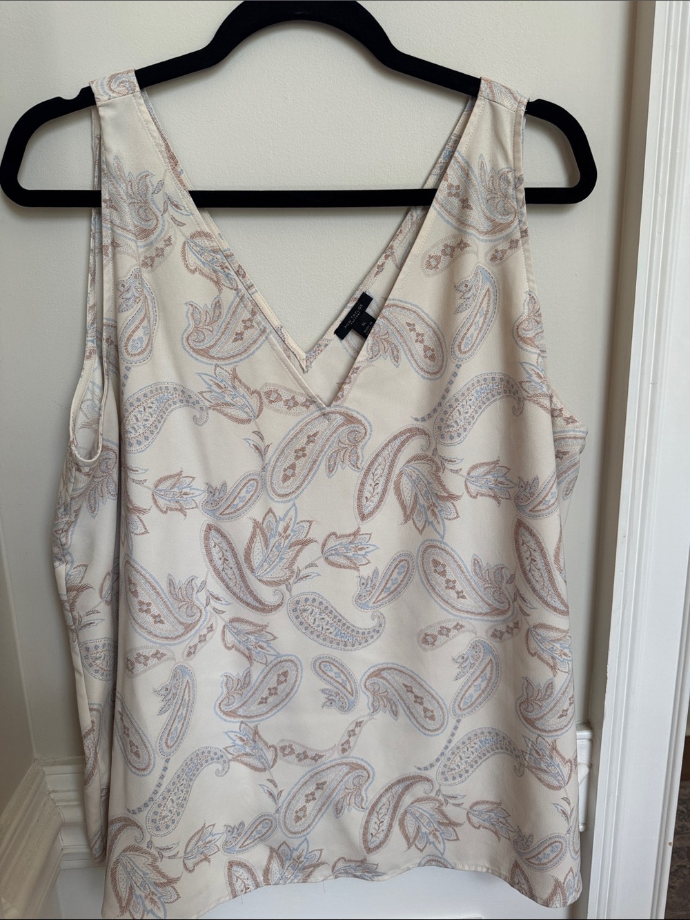 Ann Taylor Factory Cream Paisley V-Neck Tank